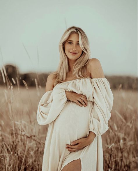 Maternity Pictures Woman Only, Maternity Pictures Individual, Maternity Photography Poses Single, Early Maternity Photography, Spring Maternity Shoot Ideas, Individual Maternity Poses, Maternity Photos Mom Only, April Maternity Photoshoot, Maternity Pictures Mom Only