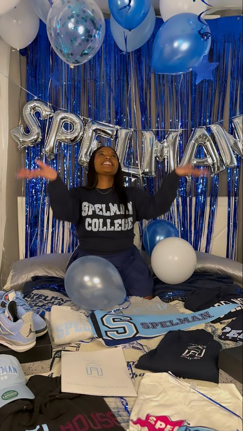 Spellman College Aesthetic, Spelman College Ralph Lauren, Hbcu Pictures, Hbcu Aesthetic, Spelman College Decision Day, Spelman College Aesthetic, Old Hbcu Photos, Creative Graduation Caps, Spelman College