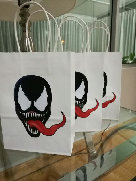 Spiderman And Venom Birthday Party, Venom Spiderman Party, Venom Themed Birthday Party, Spiderman Venom Birthday Party, Venom Party Decorations, Venom Birthday Party Ideas Decorations, Venom Party Ideas, Venom Party Ideas Kids, Venom Birthday Party Ideas