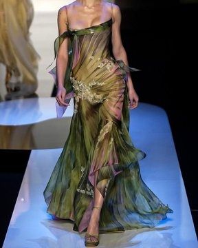 Haute Couture Runway, Elie Saab Haute Couture, Runway Gowns, High Fashion Runway, Elie Saab Spring, Runway Fashion Couture, Runway Outfits, Runway Dresses, Couture Runway