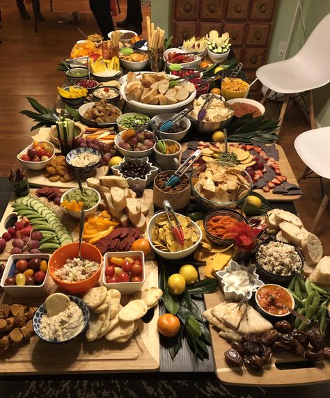 Tasting table for my sons bar mitzvah celebration for 50 people. Not shown is lots of veggie sushi. It was all vegan. Thanks goes to my friends who helped set up and Trader Joes for being awesome. https://ift.tt/2pEmQne #food #meal #foods #healthyfood #keto Huge Food Platters, A Table Full Of Food, Vegan Feast Table, Table Full Of Food Dinners, Vegan Boards, Table Full Of Food, Veggie Sushi Rolls, Chocolate Fountain Recipes, Open Buffet