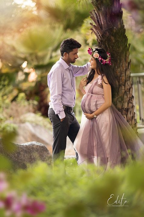 Maternity Shoot Ideas Outdoor Poses, Baby Shower Outdoor Ideas, Meternati Photo Shoot Ideas, Baby Shower Ideas Photoshoot, Maternity Photography Poses Couple Picture Ideas, Pregnant Photoshoot Ideas Outdoor, Maternity Shoot Ideas Outdoor, Metarnity Photoshoot, Pregnancy Shoot Outdoor