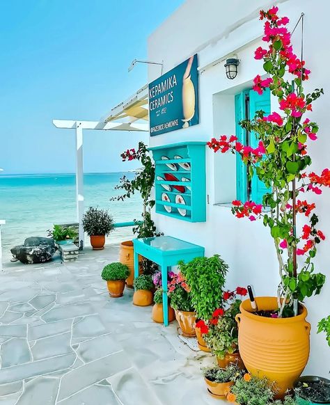 Greek Bedroom, Sifnos Greece, Greece Homes, Diy Patio Furniture Ideas, Greece Painting, Small Patio Garden, Outdoor Patio Ideas, Patio Furniture Ideas, Art Gallery Wallpaper