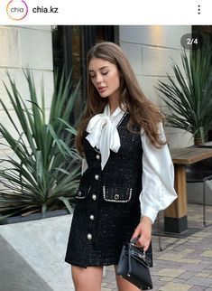 Tweed Outfit Women, Tweed Dress Outfit, Shirt Under Dress, Elegant Outfit Classy, Winter Fashion Outfits Casual, Estilo Preppy, Elegante Casual, Paris Outfits, Fashionista Clothes