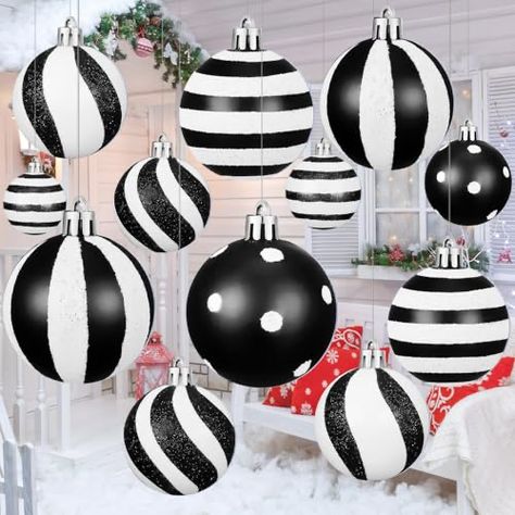 Nightmare Before Christmas Tree Decor, Big Porch Christmas Decor, Pink Black And White Christmas Tree, Oversized Outdoor Christmas Decorations, Christmas Decor Ideas Black And White, Black White And Red Christmas Tree, Gothic Christmas Decor, Black White And Red Christmas Decor, Red Black And White Christmas Tree