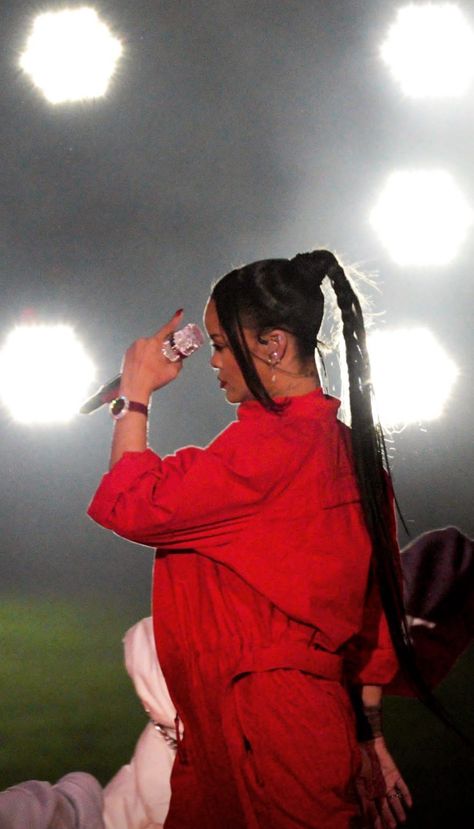 Rihanna Super Bowl 2023 Super Bowl Hair, Rihanna Super Bowl 2023, Rihanna Looks, Super Bowl Nfl, Rihanna Fenty, Super Bowl, Rihanna, Hair Makeup, Black Women