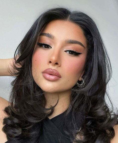 Anastasia Beverly Hills on Instagram: “@khelan.mh (she/her) sittin' pretty in a full face of ABH 😍 What go-to's are you grabbing for the summer season? ⬇️ Products used: ✨Brow…” Romantic Makeup, Make Up Inspiration, Soft Glam Makeup, Glam Makeup Look, Soft Makeup, Pink Makeup, Wedding Hair And Makeup, Summer Makeup, Glam Makeup