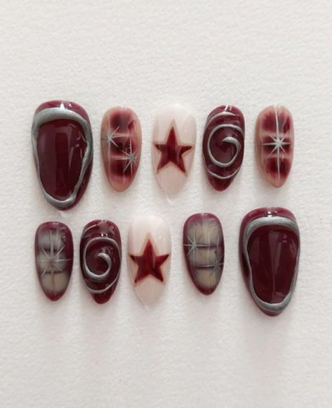 Gel Nail Star Designs, Red Nails Star Design, Fall Grunge Nails, Aesthetic Star Nails, Nail Star Designs, Red Stars Aesthetic, Colorful Star Nails, Stars Nails Design, Star Nails Aesthetic