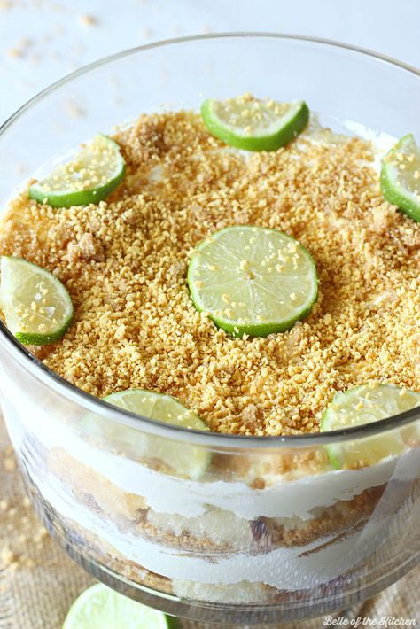 Key Lime Cheesecake Trifle - An easy and pretty dessert made with layers of graham cracker crust, cubed pound cake, and a key lime cheesecake filling. Key Lime Trifle, Belle Of The Kitchen, Cheesecake Trifle, Lime Desserts, Dessert Oreo, Key Lime Cheesecake, Desserts Keto, Trifle Bowl, Lime Recipes