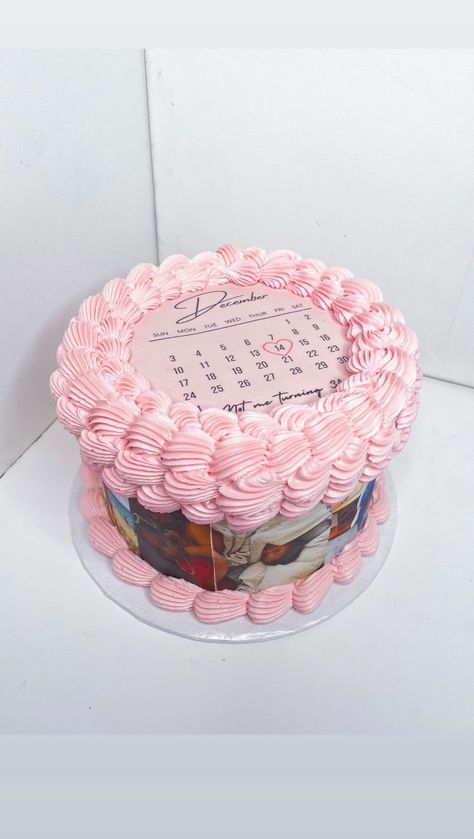 Calander Cake Designs, 21st Birthday Cake With Strawberries, December Cakes Birthday, Calender Cake Birthday, Cake Business Ideas, Calendar Birthday Cake, 2023 December Calendar, December Birthday Cake, Calendar Cake