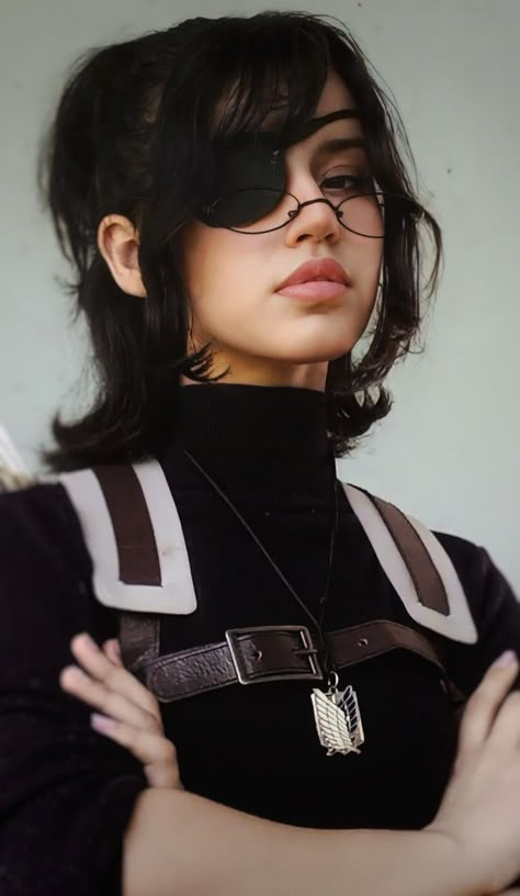 Hange Zoe Makeup, Hange Aot Cosplay, Zoe Hange Cosplay, Hange Haircut, Black Hair Anime Characters Cosplay, Anime Halloween Costume Women, Hanji Cosplay, Anime Cosplay Ideas Female, Hange Cosplay