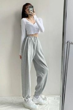 Korean Fashion Sweatpants, Joggers Outfit Korean, Jogging Pants Outfit Korean, Korean Sweatpants Outfit, Korean Comfy Outfits, Korean Workout Outfit, Comfy Korean Outfits, Dance Style Outfits, Dance Outfits Practice