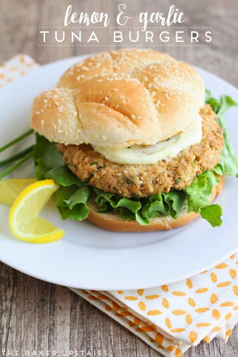 Lemon and garlic tuna burgers - so quick, healthy, and delicious! www.thebakerupstairs.com Tuna Bread, Sourdough Buns, Burgers Recipes, Tuna Burgers, Fish Burger, Tuna Recipes, Lemon Recipes, Quick Healthy, Fish Dishes