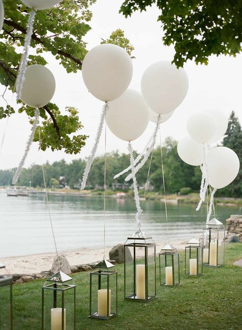 Summer Wedding Ideas, Summer Wedding Decorations, Bright Decor, Summer Wedding Outdoor, Lakeside Wedding, Wedding Inspiration Summer, White Balloons, Wedding Balloons, White Party