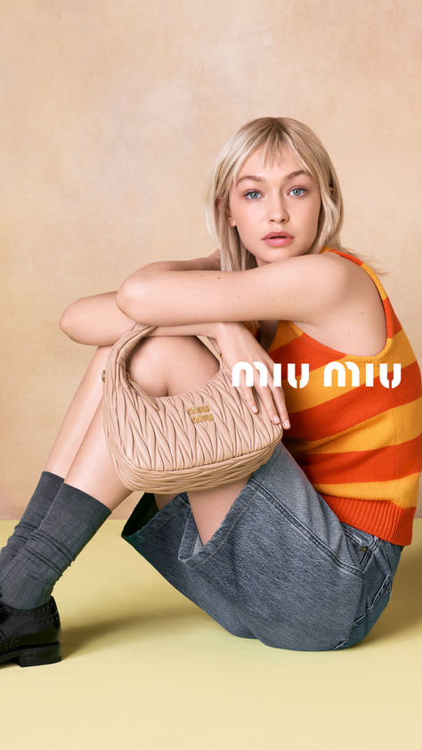 Miu Miu Campaign, Gigi Hadid Pictures, Short Locks, New Short Hairstyles, Miu Miu Handbags, Quoi Porter, Campaign Fashion, Miu Miu Bag, Short Hairstyle