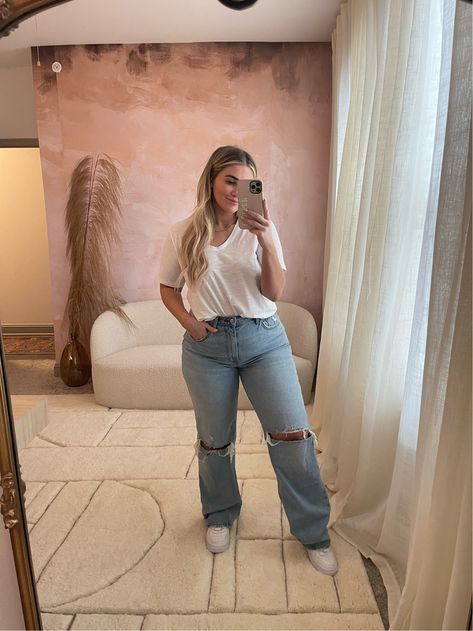 Curve Love High Rise Dad Jeans curated on LTK High Rise Mom Jeans Outfit, Dad Jeans Outfit Women, Bootleg Jeans Outfit, Outfit Edit, Basic Ootd, Baggy Jeans Outfit, Ripped Jeans Outfit, Bootleg Jeans, Mom Jeans Outfit