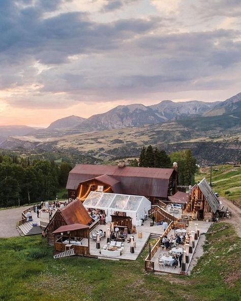 Telluride Weddings on Instagram: "Spring is in the air in Telluride and it has us thinking of dreamy summer nights at @gorrono_ranch 

#planner @k2eventco 
#photography @jasonanddaris 
#floraldesign @newleaftelluride 
#rentals @astudiocollection" Telluride Wedding, Late Night Food, Spring Is In The Air, Open Bar, Ranch Wedding, Summer Nights, Floral Design, Weddings, Photography