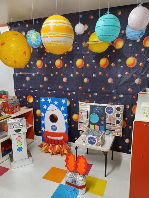 Planets Classroom Decor, Space Classroom Display, Outer Space Classroom Transformation, Solar System Theme Preschool, Planets Activities Preschool, Space Classroom Theme Decor Ideas, Space Themed Classroom Ideas, Space Themed Preschool, Space Activities Preschool