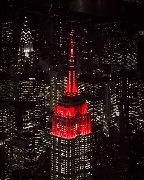 NYC in my favourite colours! Visiting New York, Nyc Photos, New York City Manhattan, Dream Place, Nyc Aesthetic, Chrysler Building, New York Aesthetic, Visit New York, I Love Ny