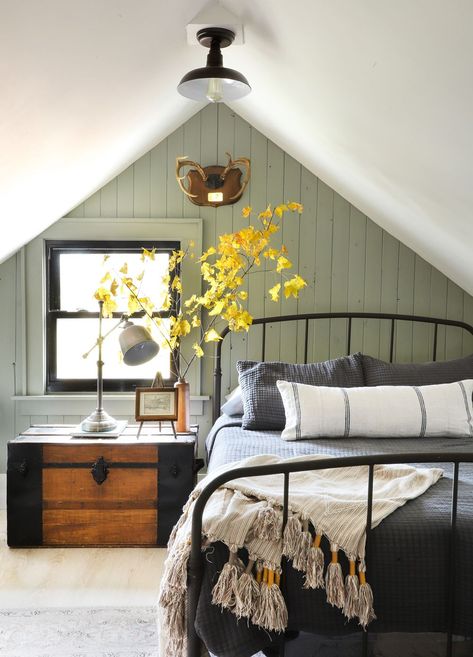 Bold Paint Colors, Mudroom Makeover, I Spy Diy, Attic Rooms, Home Cinema, I Spy, Spare Room, Cubicle, Guest Bedrooms