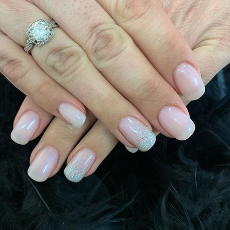 Keep it simple, elegant and classy with CND Brisa Gel with CND Shellac Luxe in Negligee and a touch of glitter ✨ Shellac Negligee, Cnd Vinylux, Cnd Shellac, Gold Sparkle, Simple Elegant, Keep It Simple, Tatting, Sparkle, Glitter