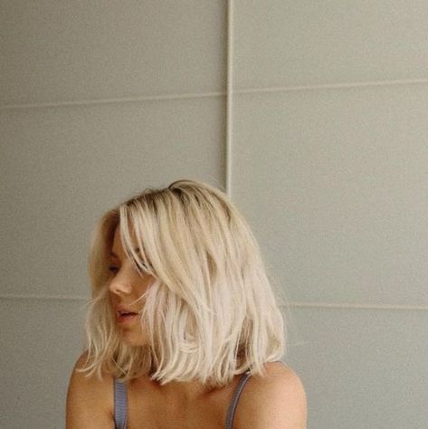 Aesthetic Blonde, Blonde Pixie Cut, Haircut Blonde, Short Blonde Haircuts, Blonde Pixie Haircut, Blonde Hair Inspiration, Blonde Hair Looks, Dark Roots, Hair Blonde