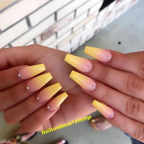 +29 Top Yellow Ombre Nails Yellow Ombre Nails, Ambre Nails, Ombre Coffin, Yellow Nail Art, Unghie Sfumate, Yellow Nails Design, Nails Yellow, Yellow Ombre, Ombre Acrylic Nails