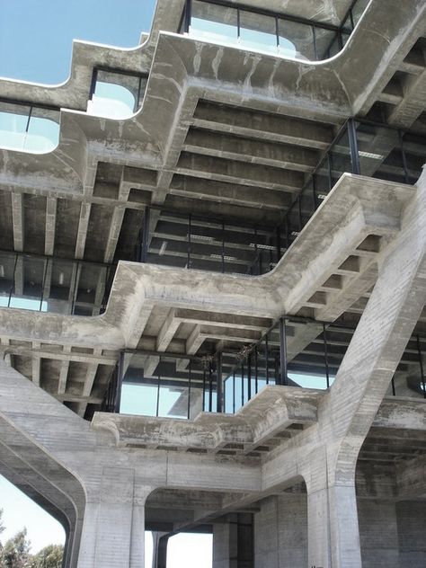 Geisel Library, Architecture Cool, Brutalism Architecture, Brutalist Buildings, Concrete Architecture, Brutalist Architecture, Amazing Buildings, Concrete Structure, Structure Architecture