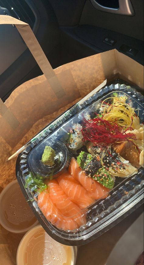 #sushi #food #aesthetic Sushi Takeout Aesthetic, Matt Pfp, Sushi Takeout, Sushi Take Out, Empty Fridge, Sushi Aesthetic, Grub Hub, Sushi Box, Door Dash