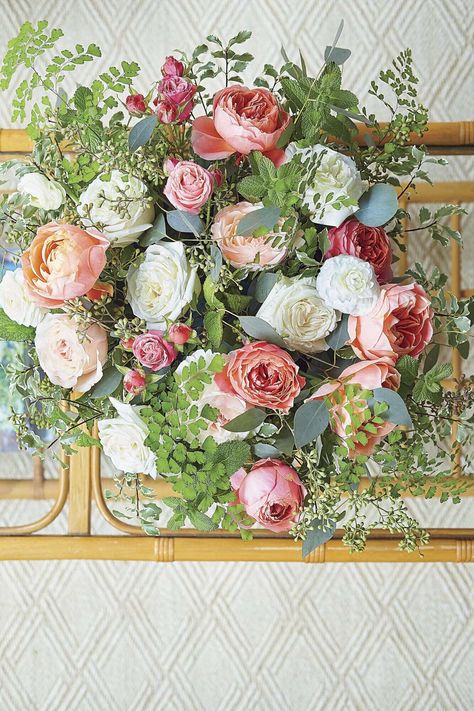 Mix Up a Floral Focal Point Derby Centerpieces, Kentucky Derby Party Ideas, Derby Party Ideas, Porch Parties, Spring Table Settings, Chocolate Bourbon, Ky Derby, Run For The Roses, Diy Arrangements