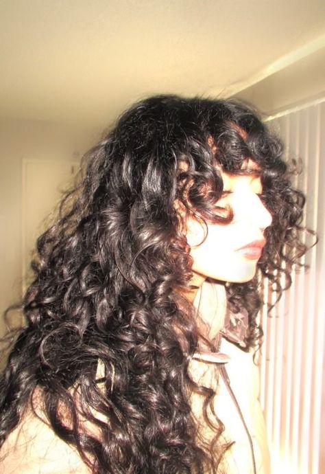 Aesthetic Haircuts Curly Hair, Haircuts For People With Curly Hair, Haircut Ideas For Long Curly Hair, Curly Long Hair Women, Haircuts For Loose Curly Hair, Vintage Curly Haircut, Barbie Hairstyles Curly Hair, Curly Hair Inspiration Long, Natural Curly Hair Aesthetic