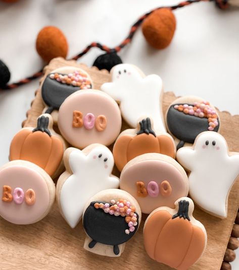 Last call for Halloween cookies 🎃 these minis are great for any party! Link in bio to order! #cookies #halloweencookies #njcookies… | Instagram Halloween Icing Cookies, Mini Halloween Cookies, Halloween Icing, Party Link, Galletas Halloween, Icing Ideas, Mini Cookies, Mini Pumpkins, Pumpkin Faces