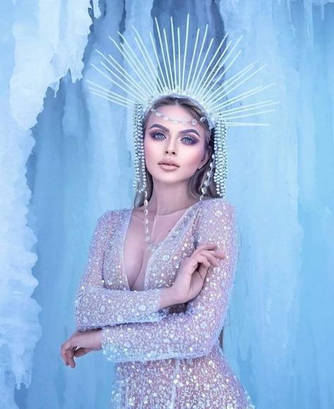 Ice Queen Photoshoot, Ice Queen Aesthetic, Pani Zima, Ice Makeup, Ice Queen Dress, Ice Queen Costume, Princess Shot, Winter Goddess, Winter Queen