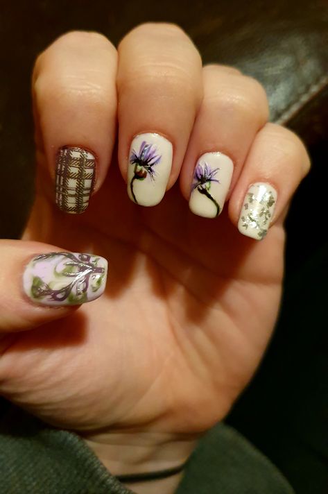 Outlander Nails, Scottish Themed Nails, Scotland Inspired Nails, Thistle Nail Art, Scottish Nail Designs, Scottish Thistle Nail Art, Scotland Nails Art, Scotland Nail Design, Scottish Nail Art