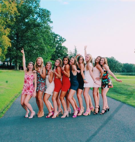 Hoco Poses Big Group, Hoco Photo Ideas Group, Friend Group Hoco Pictures, Big Group Hoco Pictures, Hoco Pic Ideas Group, Formal Pics With Friends, Homecoming Pictures Group, Homecoming Group Photos, Hoco Pics Group