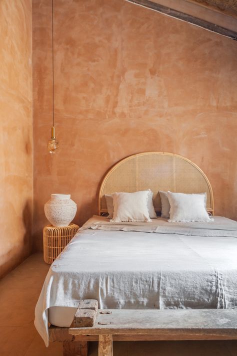 Terracotta Limewash Bedroom, Orange Limewash Walls, Limewash Orange, Terracotta Limewash, Morrocon Interiors, Plaster Bedroom, Limewash Bedroom, Moroccan Plaster, Orange Bedroom Walls