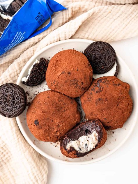 Oreo Mochi Blueberry Mochi, Catherine Zhang, What Is Mochi, Chocolate Mochi, Traditional Japanese Food, Oreo Filling, Cocoa Powder Cookies, Japanese Food Traditional, Mochi Recipe