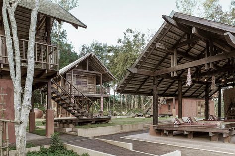 Malay Architecture, Wood Bungalow, Architecture Drawing Presentation, Backyard Chicken Coop Plans, Thai House, Timber Roof, Concrete Houses, Tropical Architecture, Vernacular Architecture