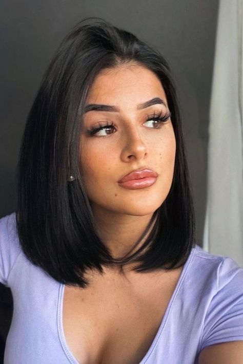 Dark Long Bob Hairstyles, Long Brown Bob Hairstyles, Shoulder Length Hair One Length, Rihanna Bob Haircut, Black Hair Bob Haircut, Round Bob Haircut, Bob Hairstyles Thick Hair, Short Haircut For Chubby Face, Latina Short Hair