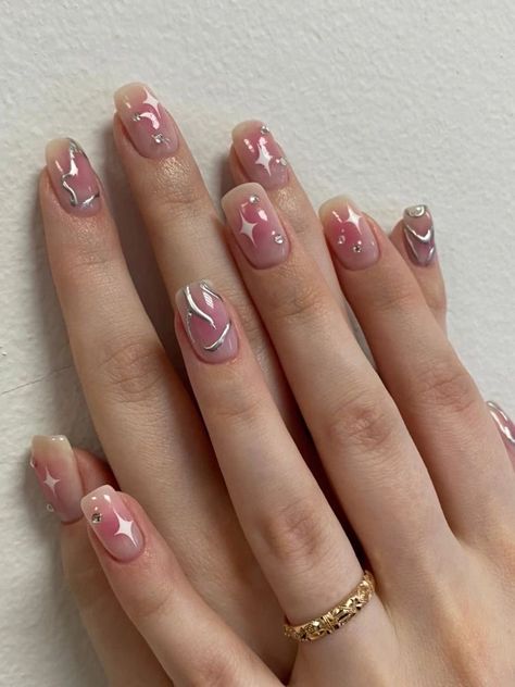 Nail Art Y2k Short, Short Nail Designs Y2k, Young Miko Nails, Y2k Short Nails, Y2k Pink Nails, Diamante Nails, Y2k Nail Art, Nail Art Trendy, Y2k Nail