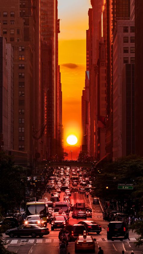 Manhattanhenge, Sunset, Sunrise, New York, NYC Sunset, Manhattan, Manhattan Sunset photos and wallpapers. Manhattan Henge, New York Sunset, Sunrise City, Nyc Summer, 42nd Street, Sunset City, New York Aesthetic, Sunset Wallpaper, Manhattan New York