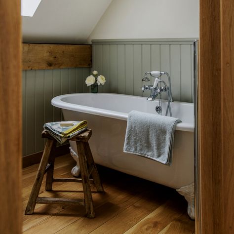 Compact bathroom with free-standing roll top bath and green wood panelling Country Style Bathrooms, Oak Framed Buildings, Structural Insulated Panels, Best Bathroom Designs, Compact Bathroom, Attic Bathroom, Roll Top Bath, Cottage Bathroom, Country Bathroom