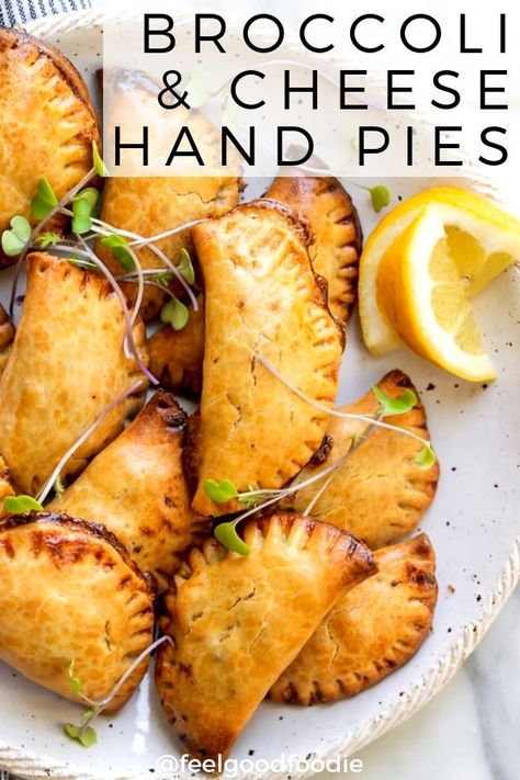 These broccoli and cheese hand pies are similar to savory turnovers featuring a golden crunchy crust and bursting with cheesy flavor - it's a tasty, easy appetizer recipe | Entertaining | #broccoliandcheese #handpies #turnovers #savorypies #appetizers #feelgoodfoodie via @feelgoodfoodie1 Dinner Hand Pies, Savory Hand Pies Recipes Pie Crust, Mini Hand Pies Savory, Savory Mini Pies, Pie Crust Appetizers Savory, Hand Pies Recipes Savory, Empanadas Pumpkin, Savory Turnovers, Vegetarian Hand Pies