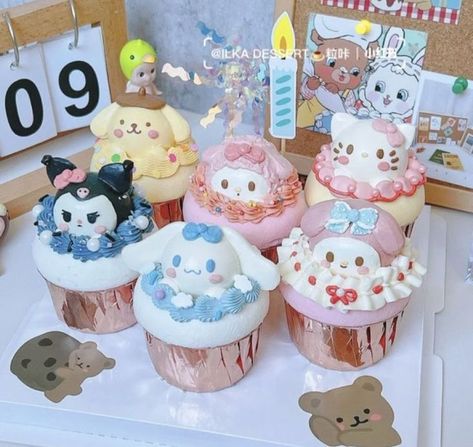 Sanrio Cupcakes Aesthetic, Sanrio Cupcakes Ideas, Sanrio Party Food, Cup Cake Ultah, Sanrio Bday Party, Sanrio Birthday Ideas, Sanrio Cake Ideas, Sanrio Treats, Cinnamoroll Cupcake