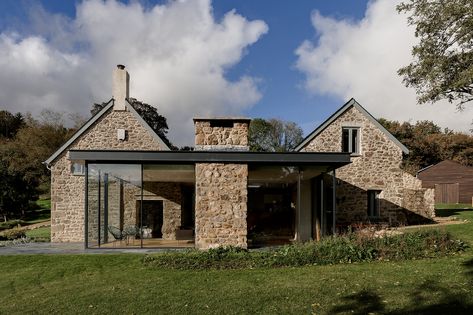 Glass Box Extension, Cottage Extension, Exterior Materials, Farmhouse Exterior Design, Stone Cottages, Glass Extension, Modern Extension, House Extension Design, Modern Farmhouse Exterior