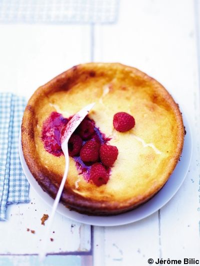 Recette Gâteau au fromage blanc   : Pour la pâte : préchauffez le four à th. 6/ 180°. Mettez la farine, la levure, le sucre, le sel et le beurre dans le bo... Dessert Express, Dessert Leger, Fruit Desserts, Camembert Cheese, Healthy Breakfast, Cheesecake, Food And Drink, Pie, Dessert