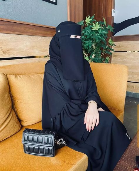 Mode Niqab, Style Hijab Simple, Islamic Modest Fashion, Muslimah Photography, Niqab Fashion, Hijab Style Tutorial, Muslim Fashion Hijab Outfits, Casual Indian Fashion, Hijabi Fashion Casual