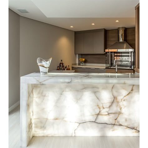 Good price translucent stone slab white onyx with gold veins Backlit Stone, Onyx Kitchen, Stone Kitchen Island, Luxury Living Room Inspiration, Hot Tub Surround, Condo Kitchen, Bar Designs, White Onyx, Tiles Design