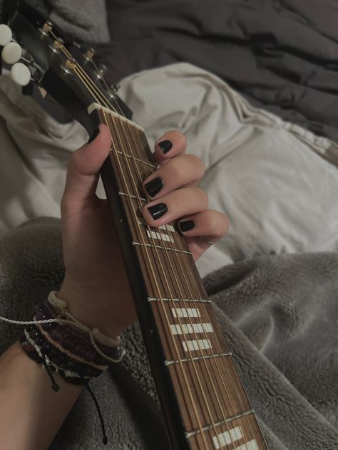 Black Bracelets Aesthetic, Emo Bracelets Aesthetic, Chipped Black Nails Aesthetic, Chipped Black Nails, Chipped Nail Polish Aesthetic, Black Nail Polish Aesthetic, Nails For Guitar Players, Black Nails Grunge, Black Bracelet Aesthetic