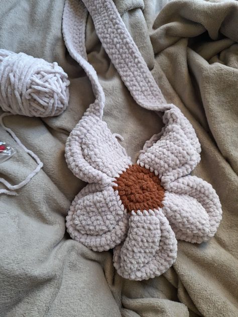 Crochet Bloom Bag, Crochet Flower Bag, Bag Crochet Pattern, Flower Bag, Crochet Inspiration, Diy Crochet Projects, Bag Crochet, Crochet Flower, Diy Crochet